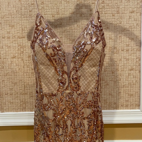 Betsy and Adam evening sequence gown size 6 - Picture 6 of 9